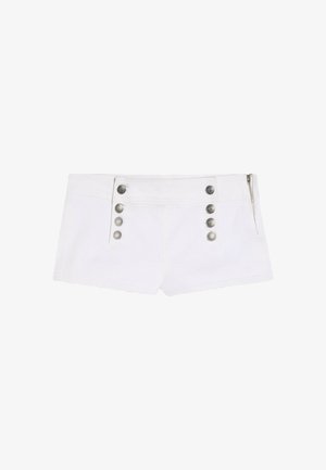 Short blanc taille haute avec six boutons ronds argentés décoratifs en deux rangées verticales et une fermeture éclair latérale droite.