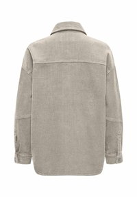 Veste chemise en velours côtelé gris avec un col, des manches longues, une texture côtelée et une coupe droite, avec des accents de boutons aux poignets.