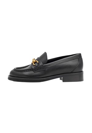 Schwarze Leder-Loafers mit niedrigem Blockabsatz, versehen mit einem dekorativen goldenen Metallakzent und Ziernähten auf dem Obermaterial.