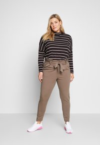 Vero Moda Curve Calças - bungee cord