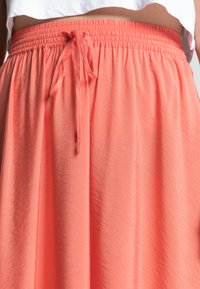Gina Tricot LOLLO SKIRT - Saia evasé - emberglow