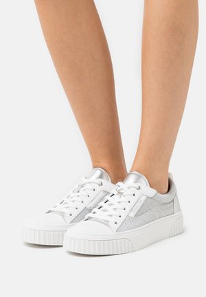 OSCAR LACE UP - Trainers - silver