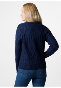 Marineblau gestrickter Pullover mit geripptem Saum und Rautenmuster auf der Rückseite. Verfügt über lange Ärmel und dickes, strukturiertes Garn.