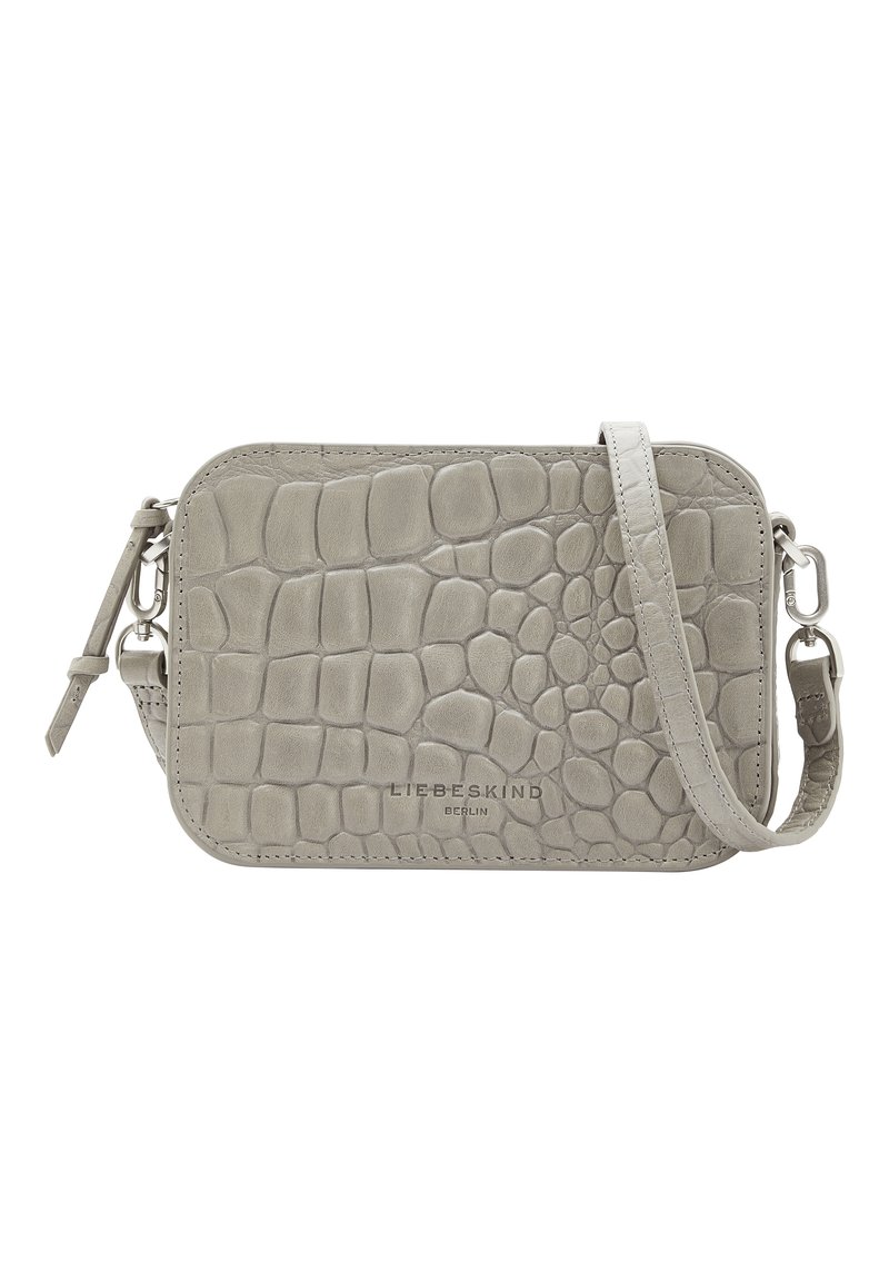 Borsa a tracolla grigia in pelle con un motivo effetto coccodrillo, chiusura a zip e tracolla regolabile. Presenta un logo impresso sul fronte.