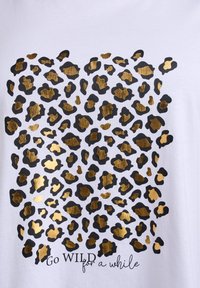 Zizzi MIT LEOPARD - Marškinėliai su spaudiniu - bright white w leo
