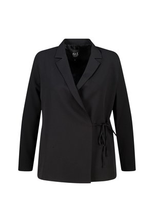 Zwarte wikkeljas gemaakt van een gladde stof, met een geknipt kraag, lange mouwen en een strik in de taille voor een verstelbare pasvorm.