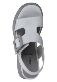Weiße Sandalen mit breitem Riemen, Schnallen-Detail und weicher Schaumsohle. Verfügt über Aussparungen und eine kontrastierende graue Sohle. Größe 37.