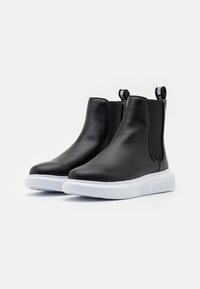 Love Moschino Botki na platformie