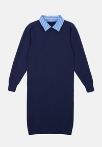 Robe tricotée bleu marine avec manches longues et col à rayures bleues. Présente une silhouette droite et une texture côtelée aux poignets et à l'ourlet.