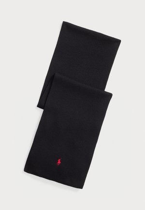 Écharpe noire tricotée pliée avec petit logo cheval brodé rouge près d'une extrémité sur fond blanc.