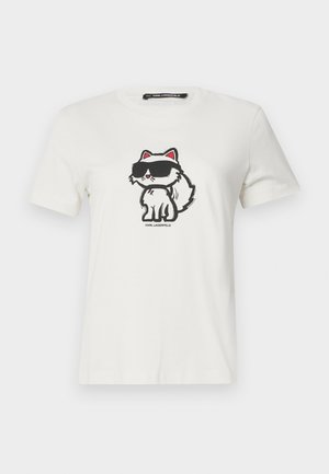 T-shirt en coton blanc avec un chat cartoon aux accents rouges et lunettes de soleil sombres. Col rond et manches courtes.