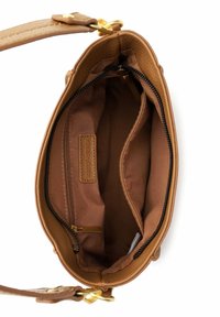 Pruun nahast käekott tekstuurse v�älispinnaga, tõmblukuga sulgumine ja avar sisu kahe sektsiooni ning kuldsete detailidega.