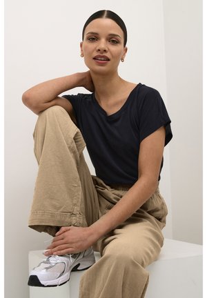 NAYA WIDE - Trousers - classic sand