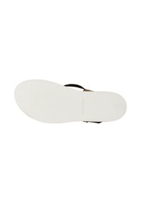 Braune Sandale mit schwarzen Riemen, ausgestattet mit einer strukturierten weißen Sohle. Das Fußbett hat einen dezenten Abdruck. Einfaches Design mit minimalen Akzenten.