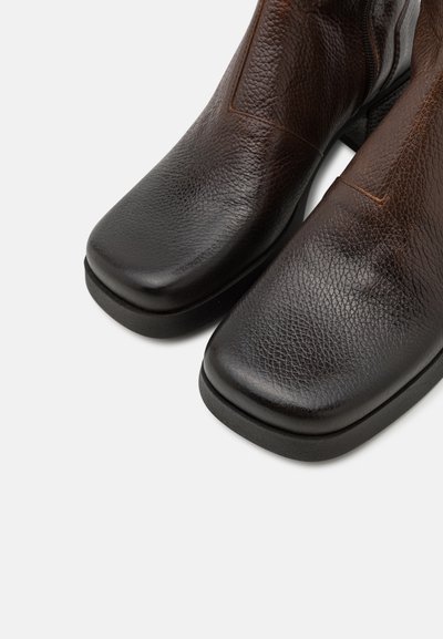 MIISTA BRUNILHDA TALL BOOTS - Platåstøvler - brown