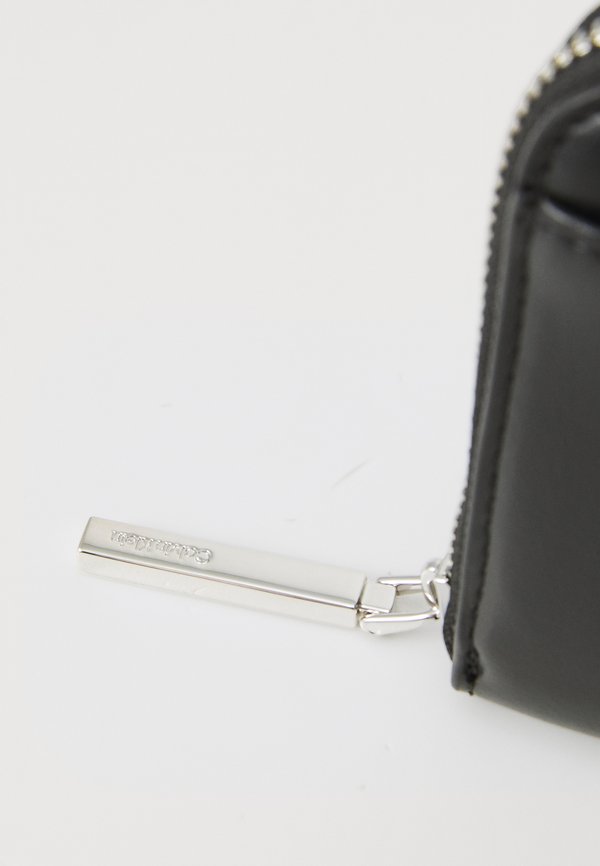 EMBOSSED LOGO MEDIUM ZIP AROUND - Wallet2