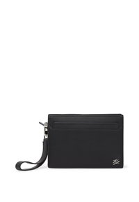 Clutch in pelle nera con una texture liscia, forma rettangolare, tasca frontale per carte e tracolla; presenta un design minimalista e dettagli metallici argentati.
