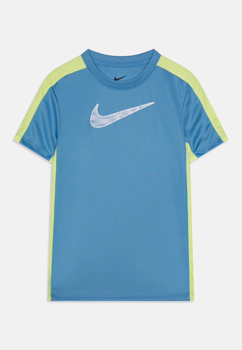 Plava atletska majica s kratkim rukavima, s neonsko zelenim detaljima na ramenima i bijelim Nike logotipom na prsima.