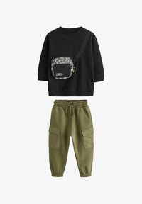 Selected, black green