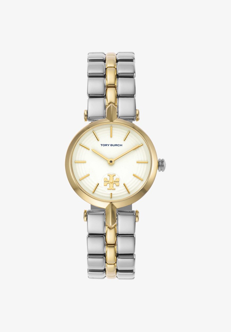 Montre-bracelet ronde Tory Burch avec bracelet métallique or et argent, index dorés et cadran blanc avec le logo Tory Burch à 6 heures.