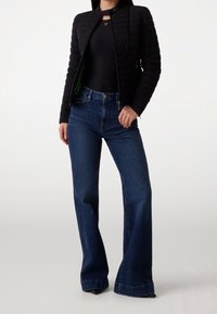 Guess Overgangsjakke - black