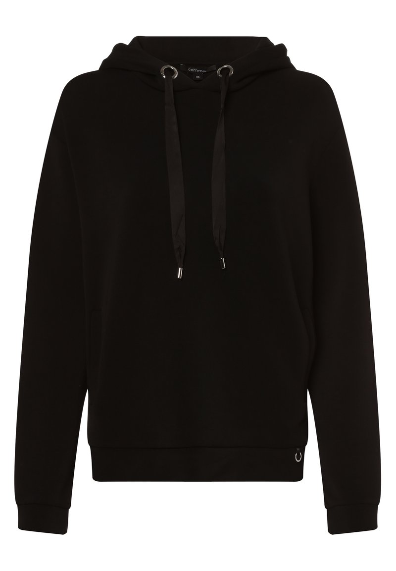 Sweatshirt à capuche noire en matériau doux, avec une poche avant, des cordons de serrage avec des embouts en métal, et des poignets et un ourlet côtelés.