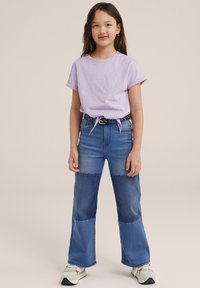 WE Fashion KNOOPDETAIL - Print T-shirt - Apdrukāts T-krekls - violet