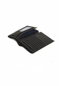 Portafoglio in pelle nera con diversi scomparti per carte, un comparto con zip e una finestra trasparente per l'ID. Superficie testurizzata con un design elegante.