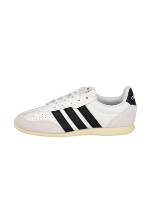 adidas Originals, ADIDAS KI6726-BARREDA-LO ZAPATILLAS CASUAL - Zapatillas - white
