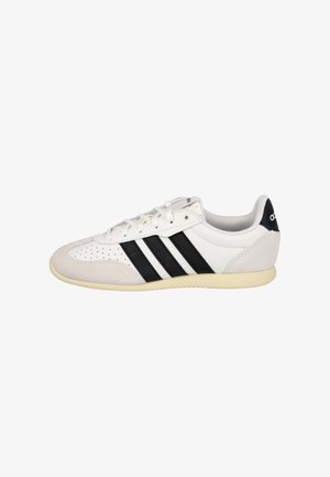 adidas Originals, ADIDAS KI6726-BARREDA-LO ZAPATILLAS CASUAL - Zapatillas - white