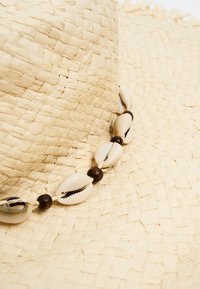 Jimmy Key Cappello - dark beige