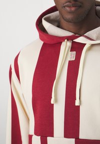 Nike Performance Hoodie - team red/coconut milk