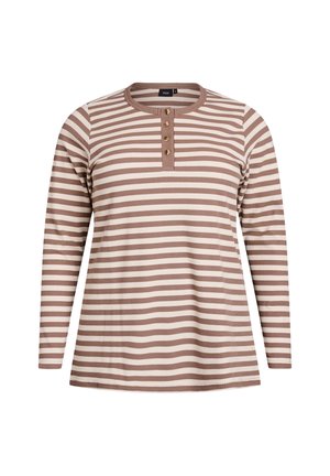 Langarm geribd shirt met beige en witte horizontale strepen, ronde halslijn en vier kleine bruine knopen op het voorpand.