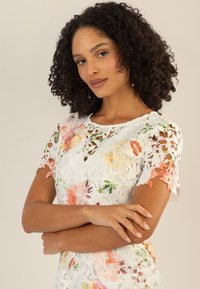 Apart Freizeitkleid - creme multicolor