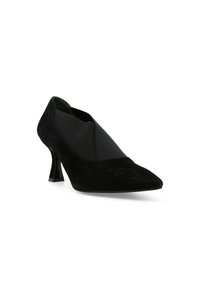 Décolleté neri in suede con punta affusolata, caratterizzati da un accento elastico nero sulla parte superiore e un tacco quadrato corto.