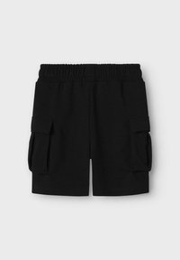 Pantalones cortos de algodón negro con una cinturilla elástica, dos bolsillos laterales tipo cargo y una textura suave, que presentan un corte relajado y un diseño hasta la rodilla.