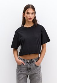 PULL&BEAR CROPPED SHORT SLEEVE - Basic póló - black
