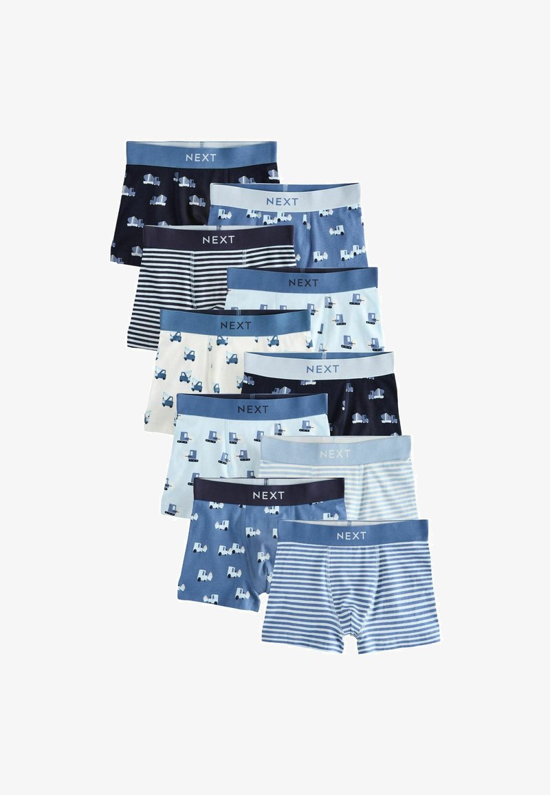 Dziesięć par chłopięcych bokserek w kolorach niebieskim, białym i czarnym z nadrukami traktorów i ciężarówek oraz wzorami w paski, z marką "NEXT" na gumkach w pasie.