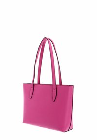 Sac cabas en similicuir rose avec deux longues anses, forme rectangulaire, texture lisse et passepoil noir le long des bords.