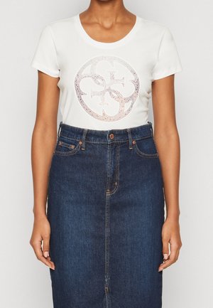 Wit katoenen T-shirt met een cirkelvormig logo van strassteentjes. Gecombineerd met een strakke, hoogwater spijkerrok met voornaaddetail.