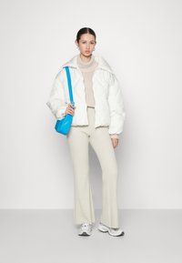 ONLY ONLNICOYA  COWLNECK - Pullover - pumice stone