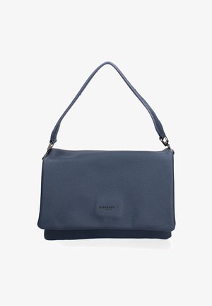 Donkerblauwe leren handtas met een textuurafwerking, semi-gestructureerd ontwerp, verstelbare strap en een reliëflogo aan de voorkant.