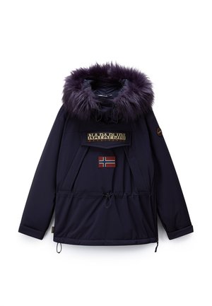 Marinblå vinterjacka med lila fuskpäls på huven, framficka med logotyp och norsk flagga på bröstet.