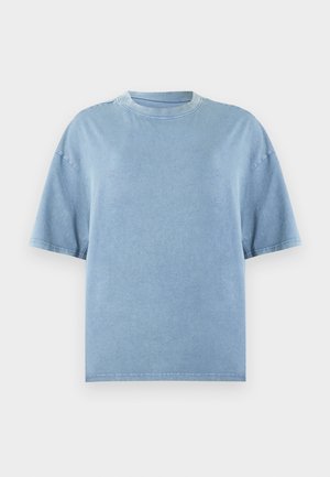 Hele sinine suur pusakangast T-särk, mis on valmistatud pehmest puuvillast. Sellel on lühikesed varrukad, ümar kaelus ja õmmeldud ääred, mis annavad siledat tekstuuri.