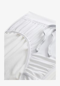 Unausgewählt, white/(black)