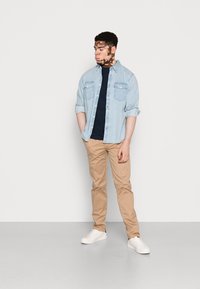Scotch & Soda ESSENTIALS STUART  - Chino - sand