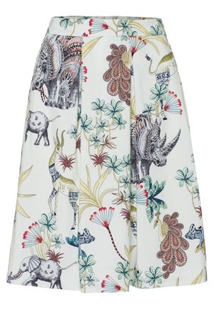 Rok met kleurrijke gedetailleerde dieren- en bloemenpatronen, waaronder olifanten, neushoorns, giraffen en pauwen op een witte achtergrond.