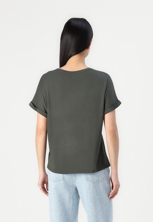 VMMAUDE TEE - Basic T-shirt - deep forest4
