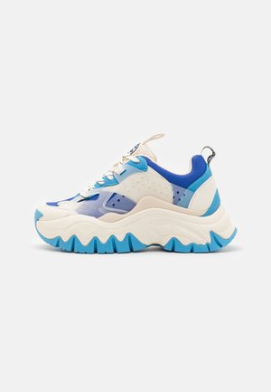 TRAIL ONE - Trainers - white/blue