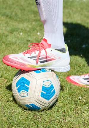 F50 PRO TURF - Voetbalschoenen voor kunstgras - footwear white/core black/solar yellow